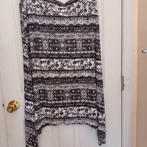 GW - STUDIO 253 - BLACK AND WHITE SKIRT - LONGER DOWN THE SIDE - 2X